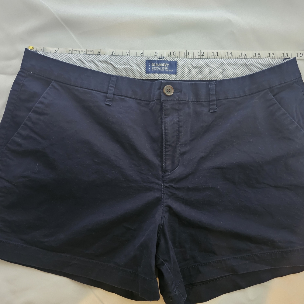 Old Navy Women's Navy Cotton Chino Shorts